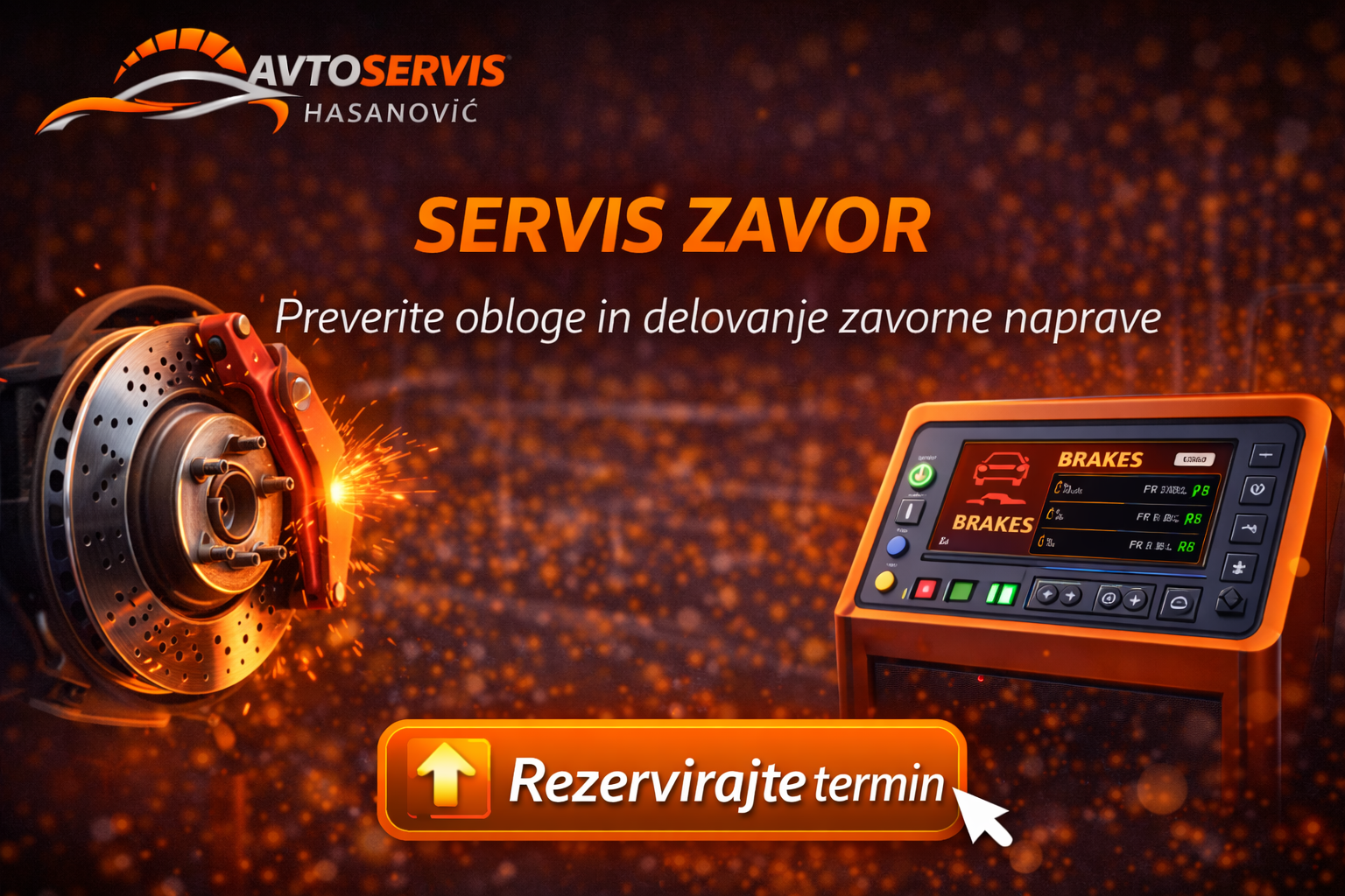 Mehanik pregleduje zavorni sistem avtomobila v delavnici, ob njem računalnik za spletno rezervacijo termina.